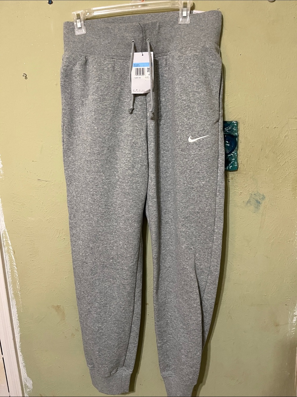 Nike woman’s Grey Heather Jogger Sweatpants